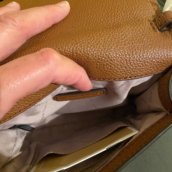 Michael Kors Cassie Leather Carmel NWT Crossbody Shoulder Bag - Picture 12 of 16